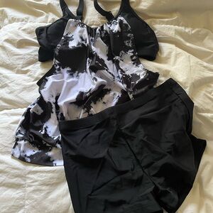 Black and White Women's Bikini Set